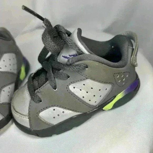 Toddler Nike Air Jordan VI 6 Dark Grey Ultraviolet Wolf Grey Sz 4C Retro - Picture 2 of 9